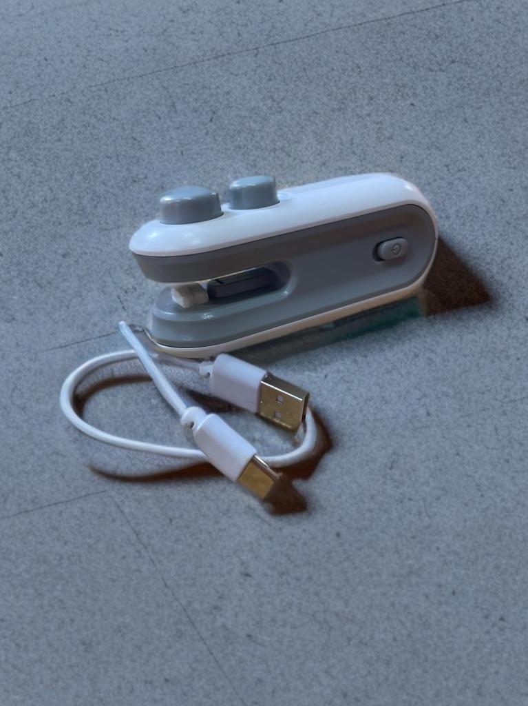Portable USB rechargeable MINI bag sealer
